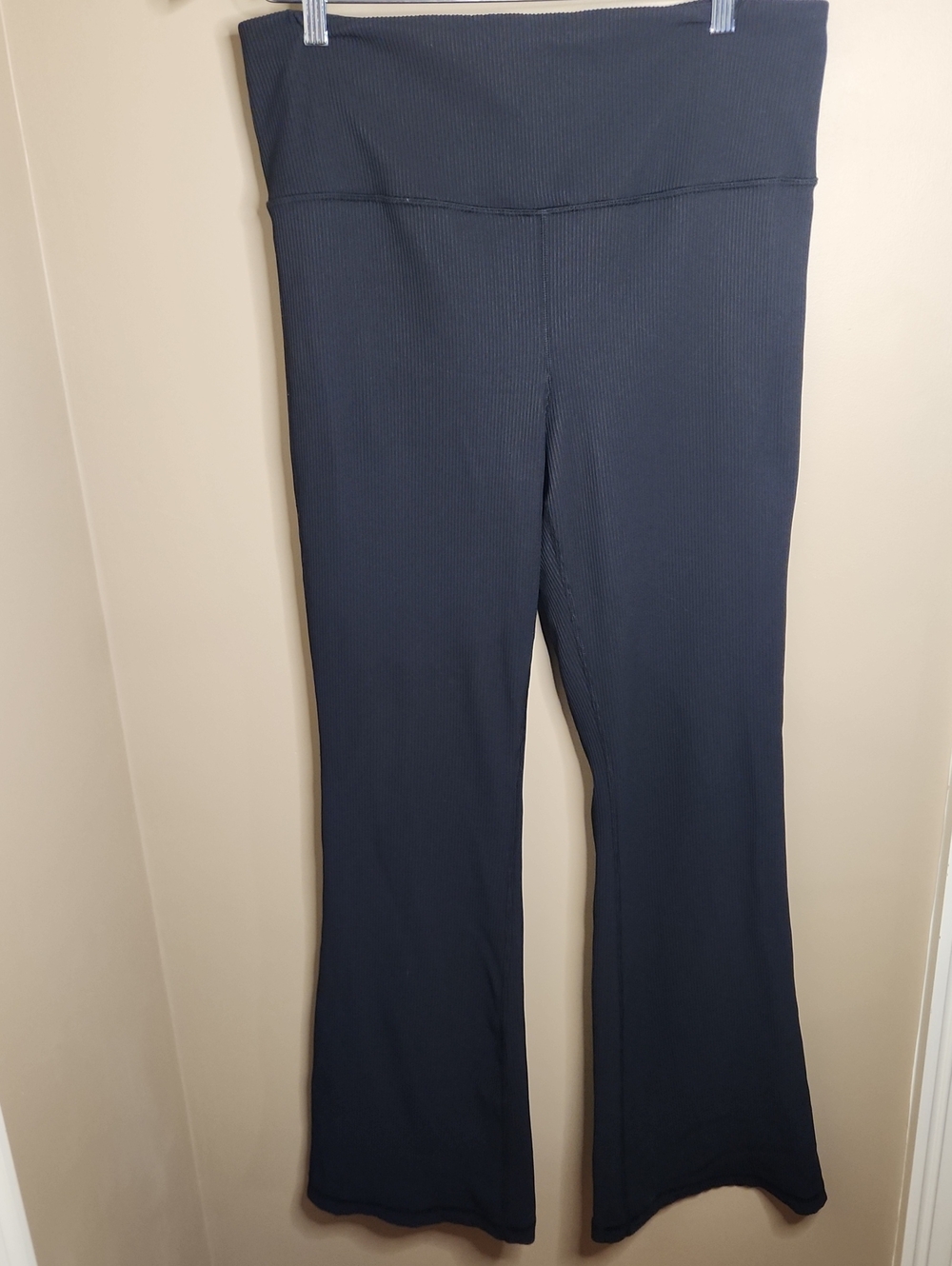 Athleta Elation Rib  Flare in Black. Size XL.  #563873
